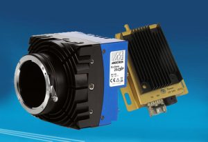 Dank einer Fiber Extender Einheit können zukünftig CoaXPress Video- und Kontrollsignale bis zu 80km über eine Singlemode-Glasfaser bzw. über 400m über eine Multimode-Faser übertragen werden. (Bild: Mikrotron GmbH)