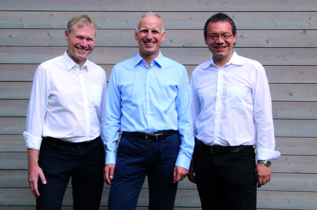 Die Basler AG hat den Mannheimer Framegrabber Hersteller Silicon Software übernommen (v.l.n.r.): Dr. Klaus-Henning Noffz (Geschäftsführer Silicon Software), Dr. Dietmar Ley (CEO, Basler AG), Dr. Ralf Lay (Geschäftsführer Silicon Software) (Bild: Basler AG)