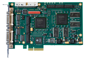 FPGAs auf dem MicroEnable 4 Camera Link Framegrabber ermöglichen es, die Kamerabilder als Rohdaten in Echtzeit vorzuverarbeiten. (Bild: Silicon Software GmbH)