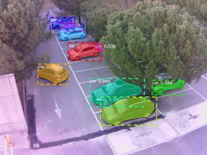 Deep-Learning-Systeme werden auch zum Erfassen und Zählen von Fahrzeugen und Personen eingesetzt. Zahlreiche weitere Deep-Learning-Neuheiten und Anwendungen sind auf der Vision 2018 zu sehen. (Bild: Neadvance)