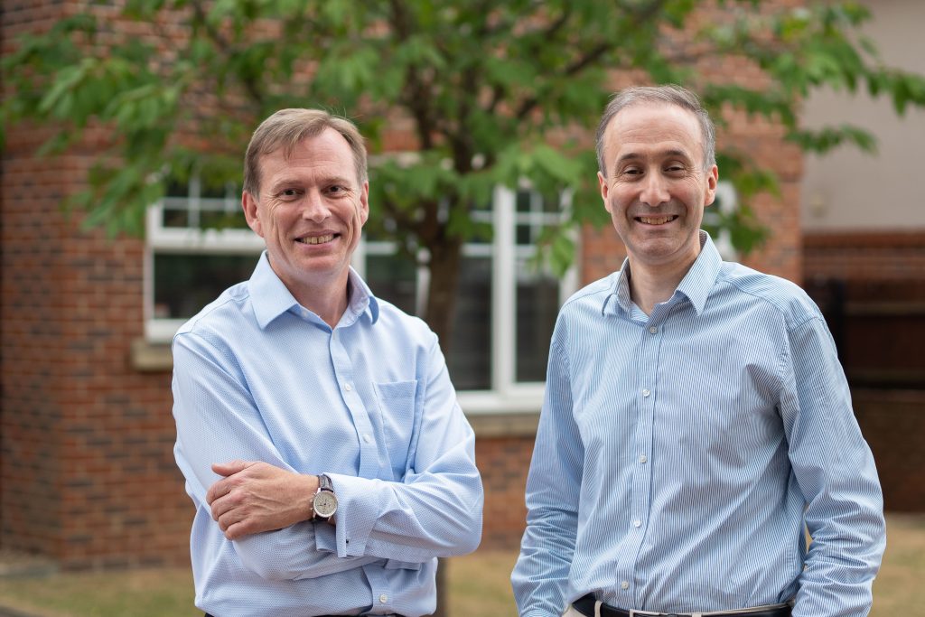 Zwei der Active Silicon Gründungsväter von 1988: CEO Colin Pearce (l.) und CTO Chris Beynon (r.). (Bild: Active Silicon Ltd.)
