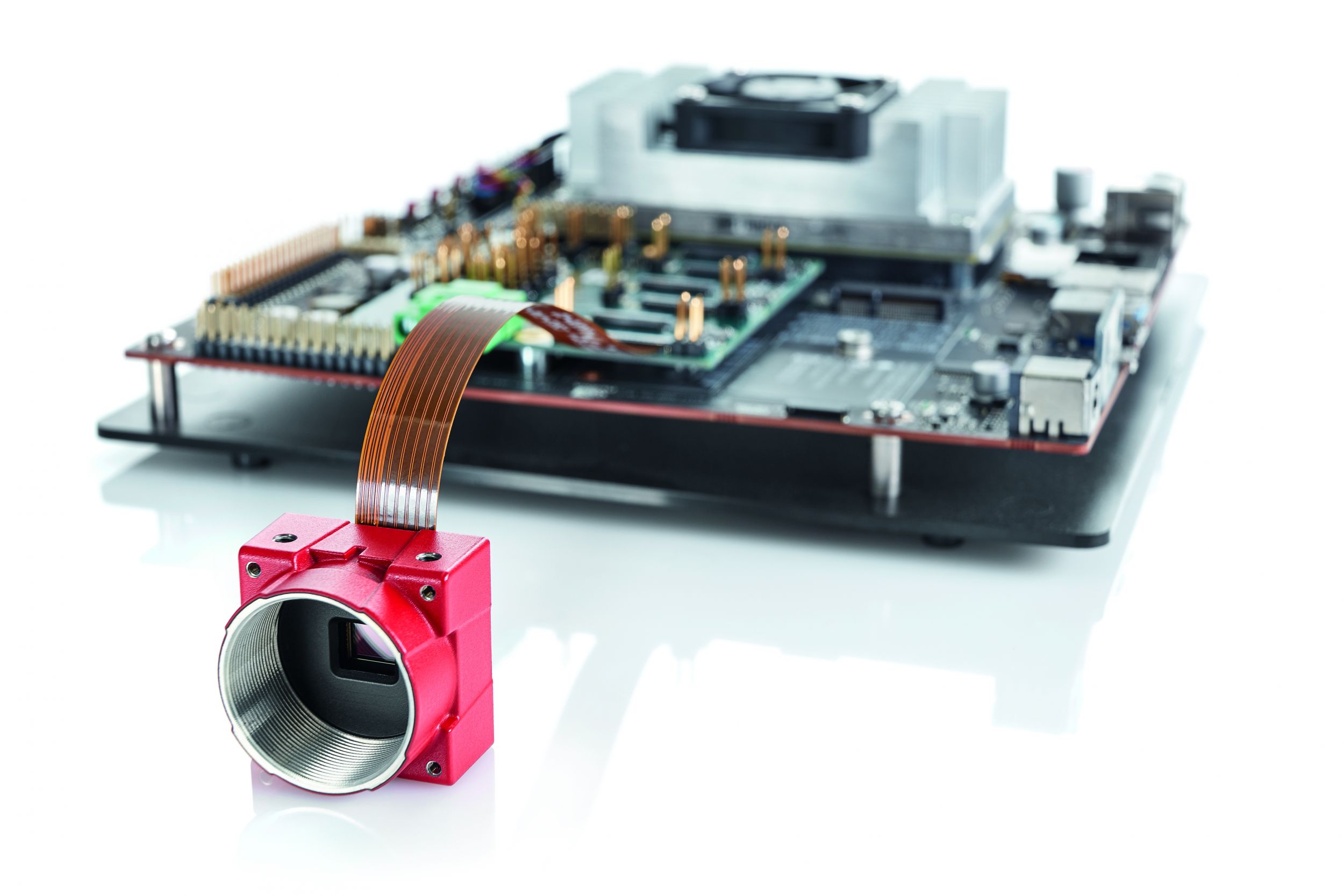  Der Alvium SoC beherbergt eine verarbeitungsbibliothek und einen Image-Signal-Prozessor (ISP), mit dem optimierungsfunktionen bereits in der Kamera angewendet werden können. Zur Markteinführung der Alvium Serie werden zunächst die NXP i.MX6 und Nvidia-Jetson-Plattformen unterstützt. (Bild: ALLIED Vision Technologies GmbH)