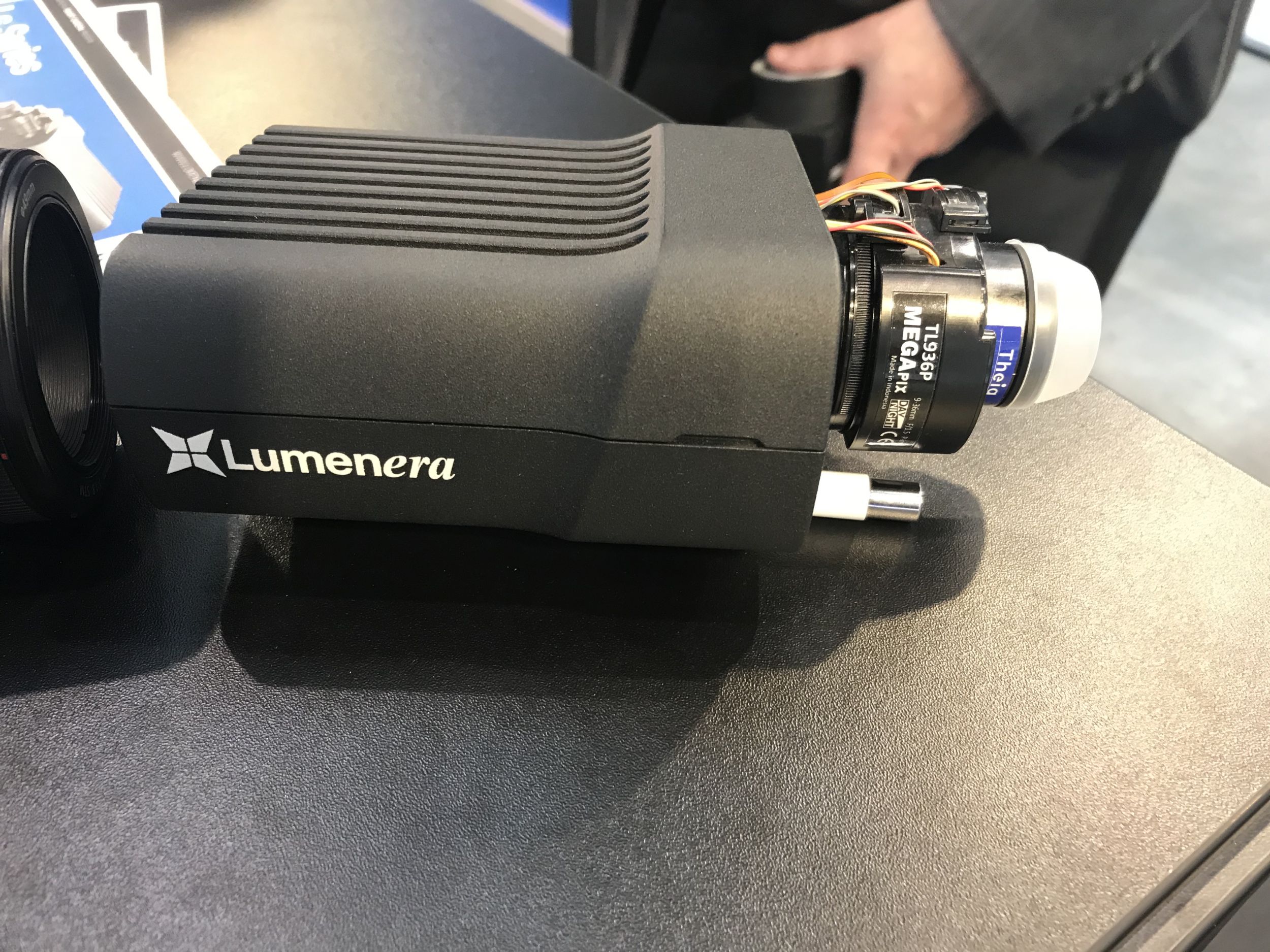 Die intelligente Kamera Ls von Lumenera wird mit verschiedenen Softwarepaketen für fünf verschiedene Branchen angeboten. (Bild: TeDo Verlag GmbH)