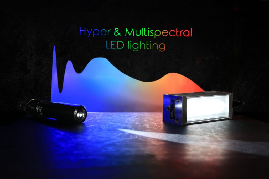 A new single broadband LED illumination point source provides a nearly flat spectrum between 400 and 900nm for hyperspectral imaging. (Bild: Effilux)