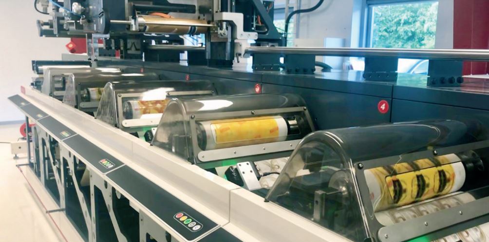 Jede der sechs Druckeinheiten der Etikettendruckmaschine von Nilpeter wurde mit einer Vision-Kamera von B&R ausgestattet. Mit einer Ausschussreduzierung um 50% trägt das Vision-System erheblich zur Ertragssteigerung bei. (Bilder: B&R Industrial Automation GmbH)