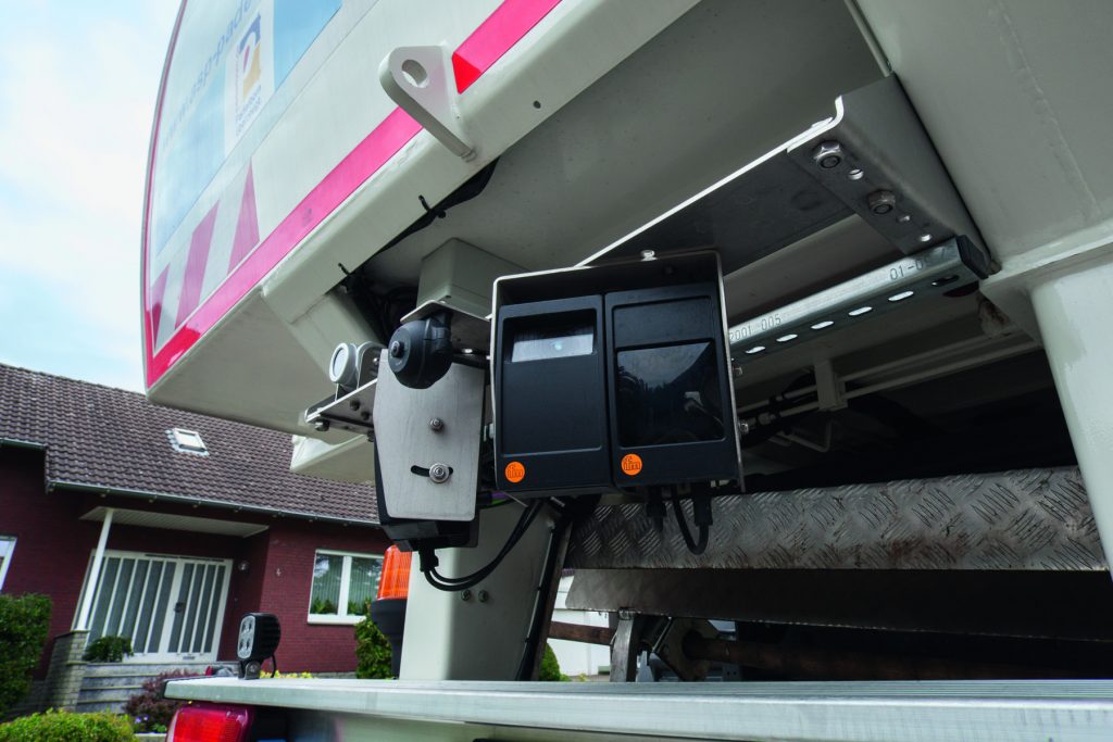 Bild 2 | Auch Bei Rückwärtsfahren überwachen 3D-Sensoren den Rückraum und stoppen das Fahrzeug selbständig bei Kollisionsgefahr. (Bild: IFM Electronic GmbH)